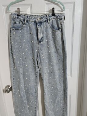 Light Wash Pearl-Embellished Women’s Jeans